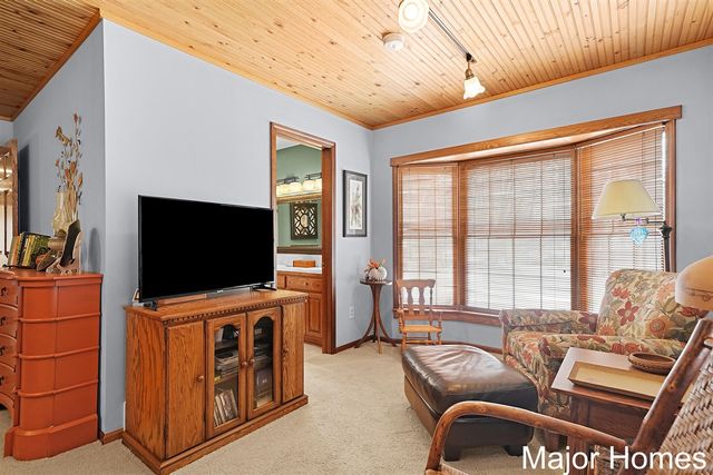 3146 Pinedale Drive, Grandville, MI 49418