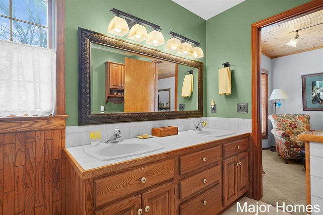 3146 Pinedale Drive, Grandville, MI 49418