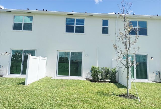 654 SE Lake Falls St 654, Port St. Lucie, FL 34984