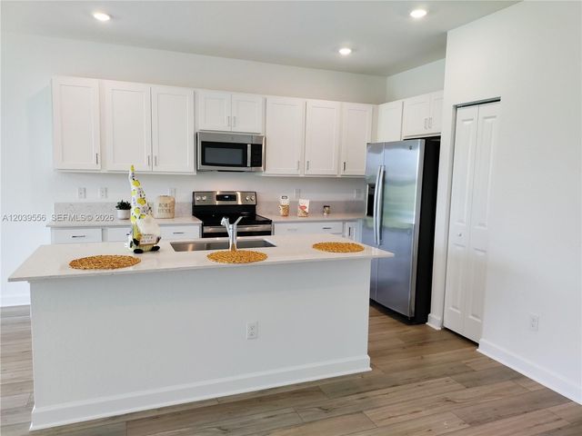 654 SE Lake Falls St 654, Port St. Lucie, FL 34984