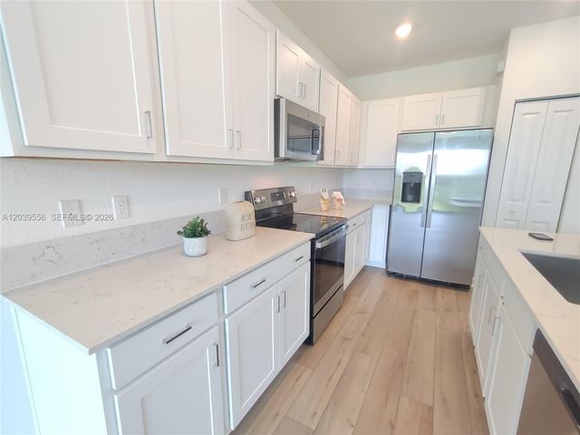 654 SE Lake Falls St 654, Port St. Lucie, FL 34984