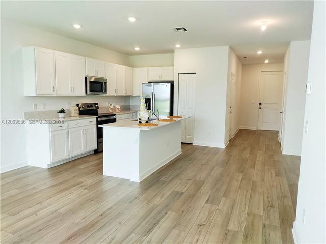 654 SE Lake Falls St 654, Port St. Lucie, FL 34984