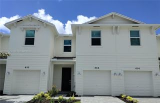 654 SE Lake Falls St 654, Port St. Lucie, FL 34984