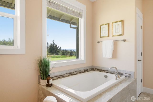192 CROSS CREEK Road, Kelso, WA 98626