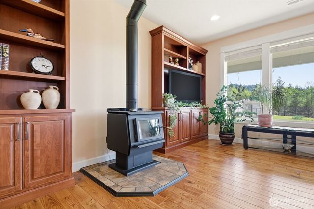 192 CROSS CREEK Road, Kelso, WA 98626