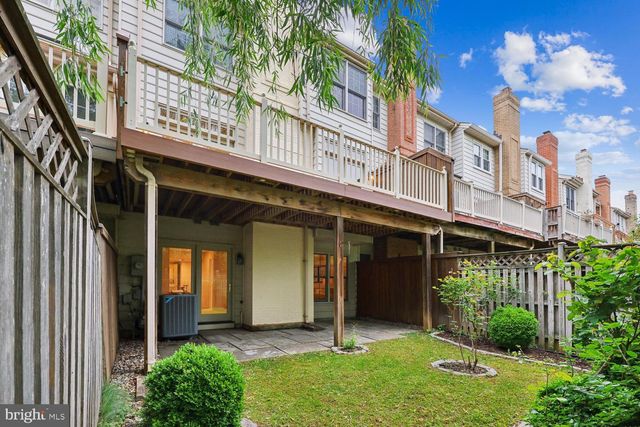 130 WINDING ROSE DR, Rockville, MD 20850