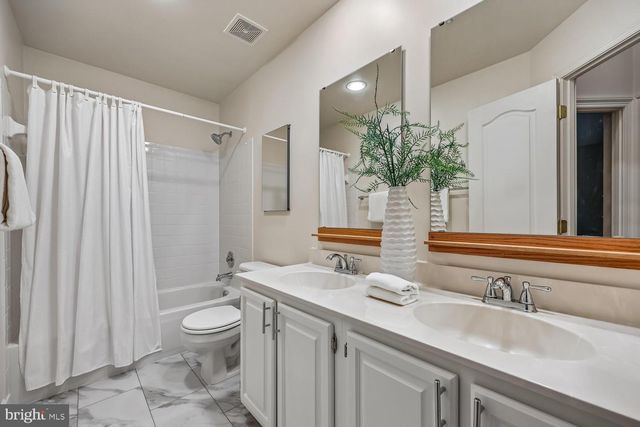 130 WINDING ROSE DR, Rockville, MD 20850