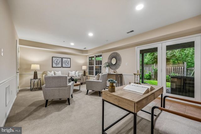 130 WINDING ROSE DR, Rockville, MD 20850