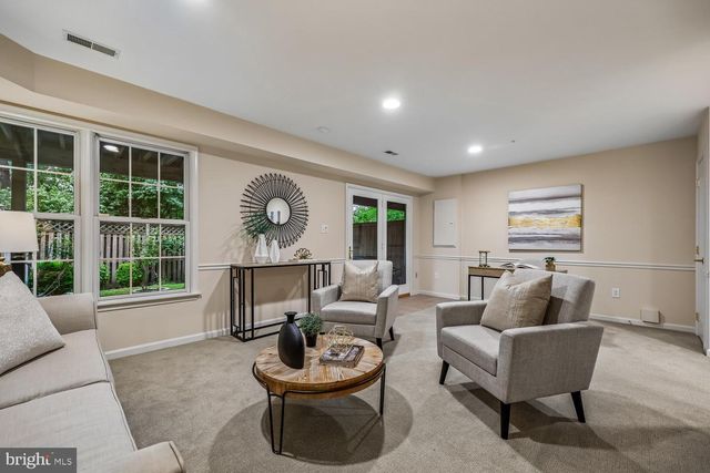 130 WINDING ROSE DR, Rockville, MD 20850