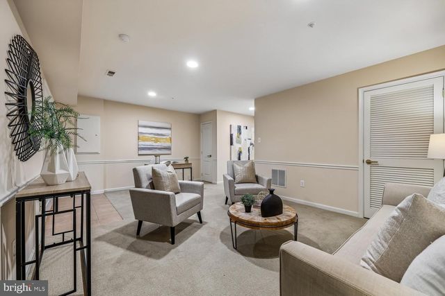 130 WINDING ROSE DR, Rockville, MD 20850