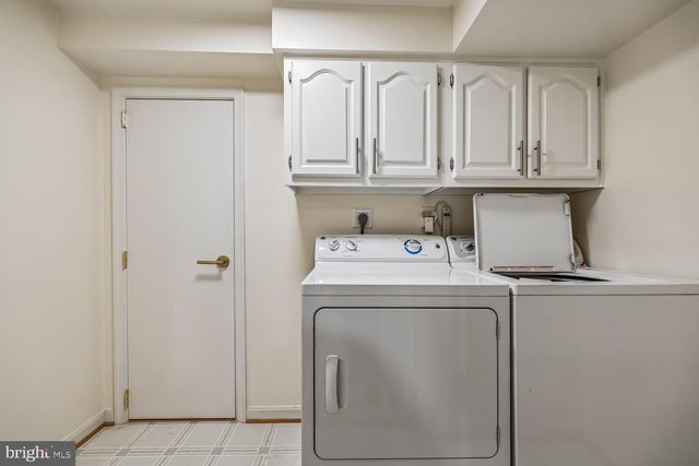130 WINDING ROSE DR, Rockville, MD 20850