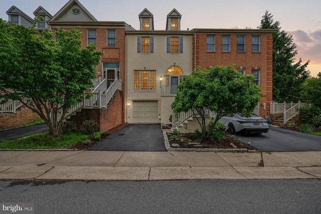 130 WINDING ROSE DR, Rockville, MD 20850