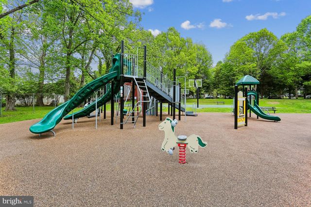 130 WINDING ROSE DR, Rockville, MD 20850