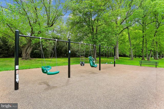 130 WINDING ROSE DR, Rockville, MD 20850