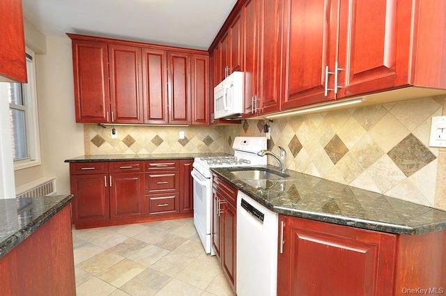 260 Garth Road 4G5, Scarsdale, NY 10583