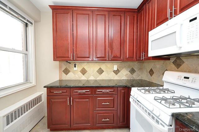 260 Garth Road 4G5, Scarsdale, NY 10583