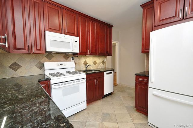 260 Garth Road 4G5, Scarsdale, NY 10583