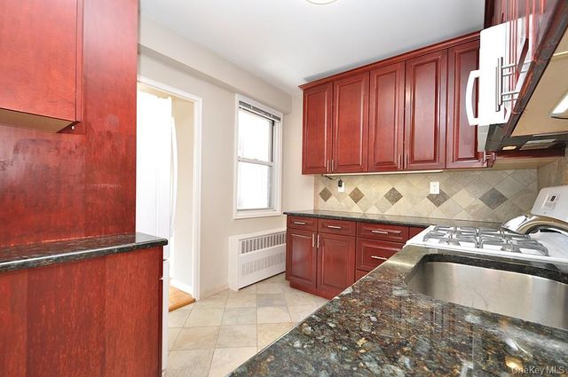 260 Garth Road 4G5, Scarsdale, NY 10583