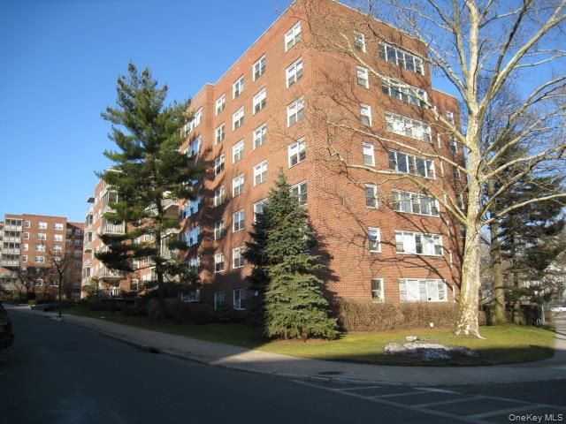 260 Garth Road 4G5, Scarsdale, NY 10583