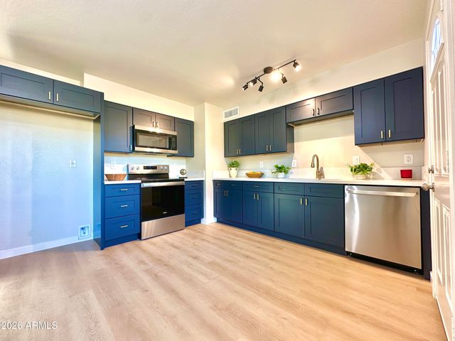 522 S 74TH Place, Mesa, AZ 85208