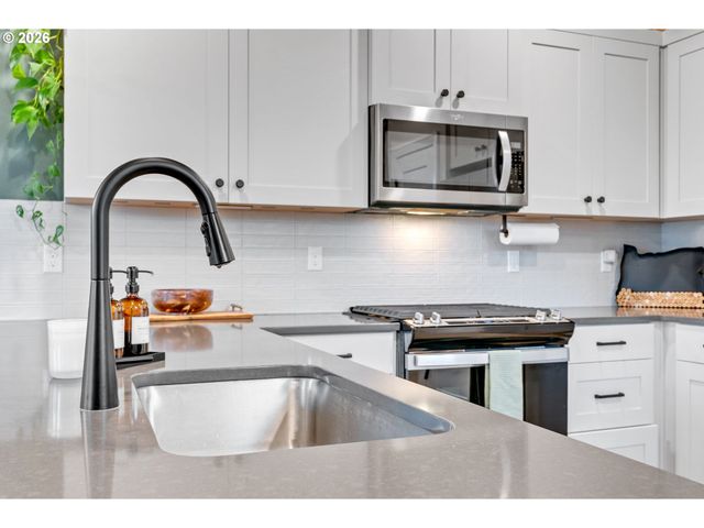 1130 LILIUM Ln, Canby, OR 97013