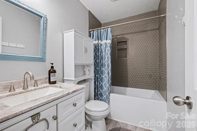 3240 Carlyle Drive NW, Concord, NC 28027