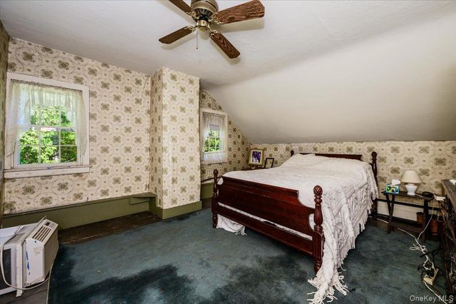 169 W Rogues Path, Huntington, NY 11743