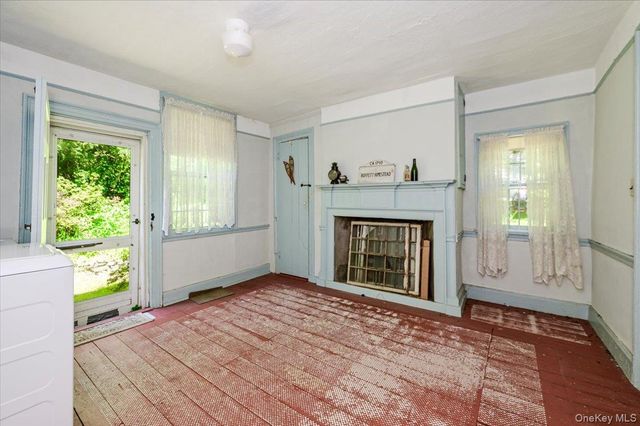 169 W Rogues Path, Huntington, NY 11743