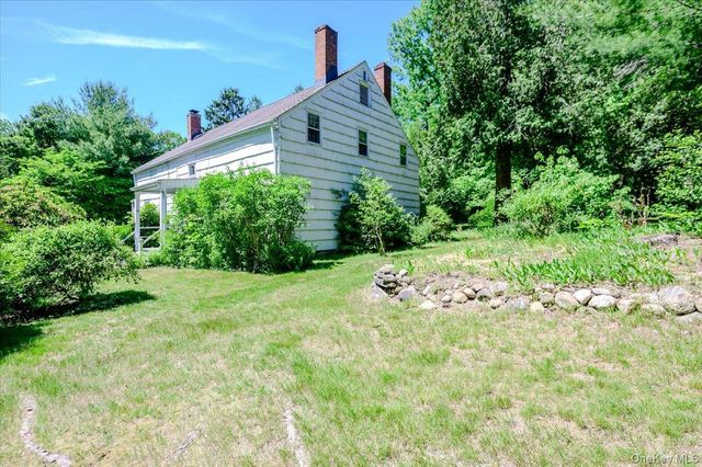 169 W Rogues Path, Huntington, NY 11743