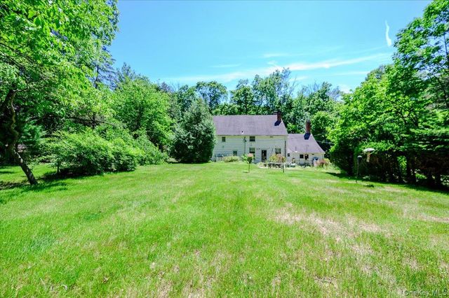 169 W Rogues Path, Huntington, NY 11743