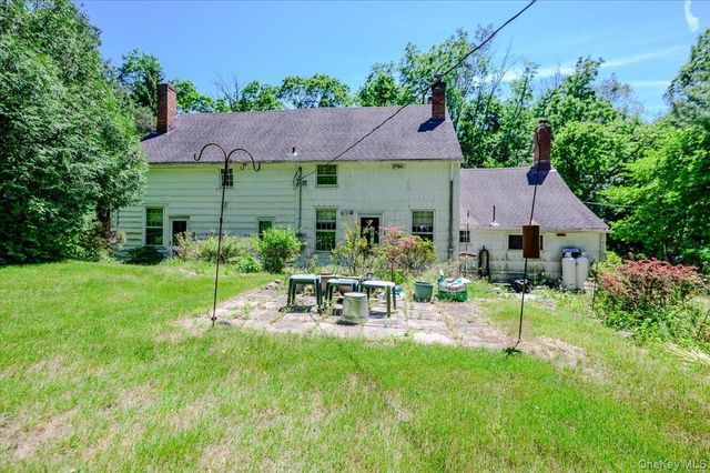 169 W Rogues Path, Huntington, NY 11743