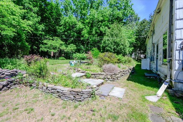 169 W Rogues Path, Huntington, NY 11743