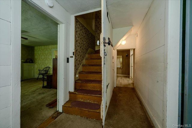 169 W Rogues Path, Huntington, NY 11743
