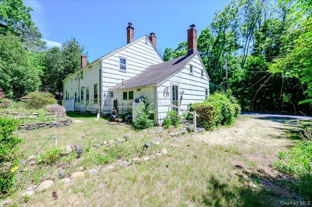 169 W Rogues Path, Huntington, NY 11743