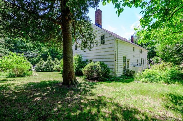 169 W Rogues Path, Huntington, NY 11743