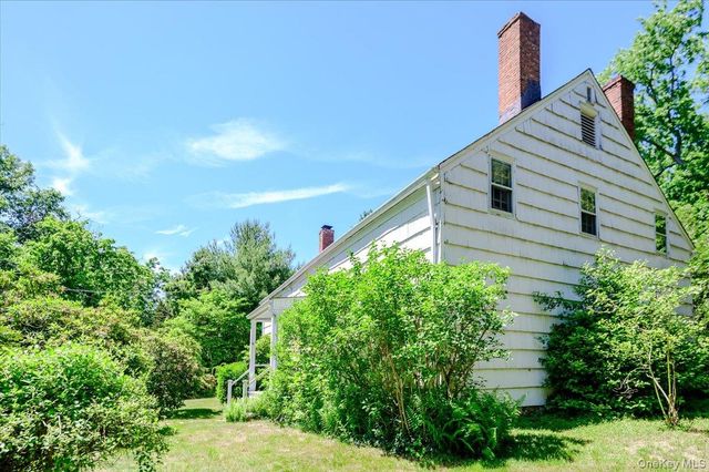 169 W Rogues Path, Huntington, NY 11743