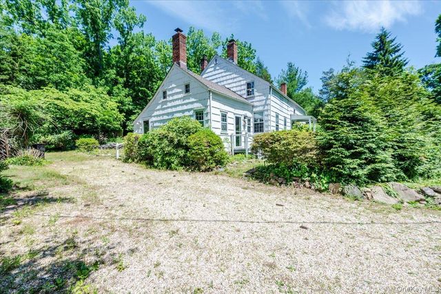 169 W Rogues Path, Huntington, NY 11743