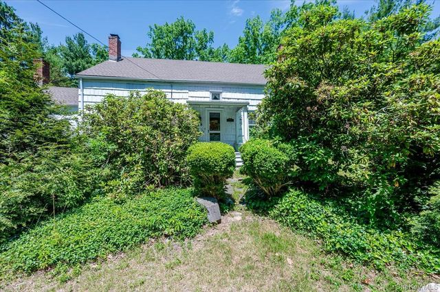 169 W Rogues Path, Huntington, NY 11743