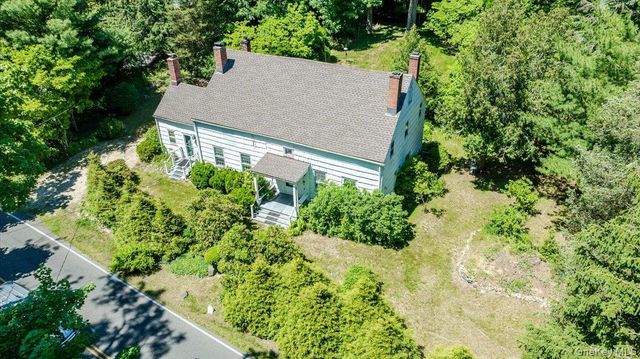169 W Rogues Path, Huntington, NY 11743