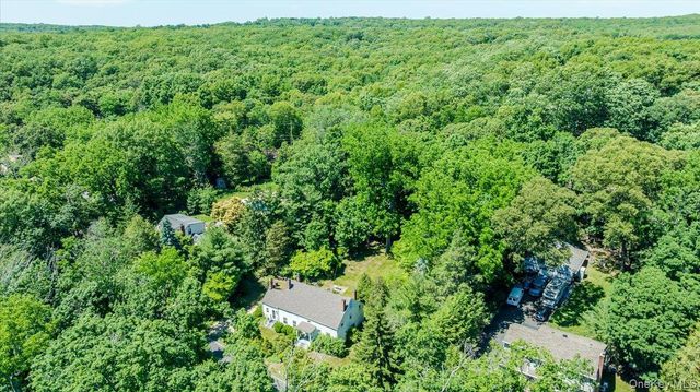 169 W Rogues Path, Huntington, NY 11743
