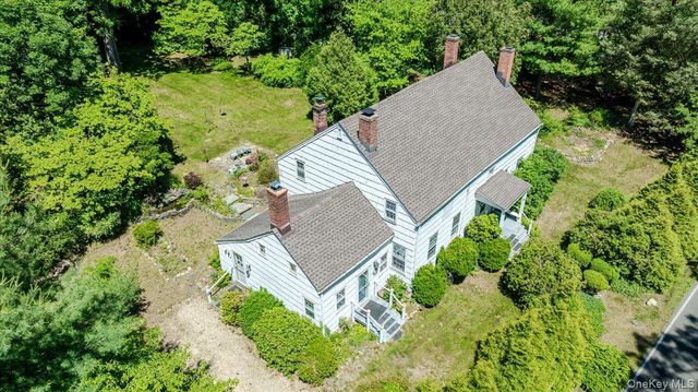 169 W Rogues Path, Huntington, NY 11743