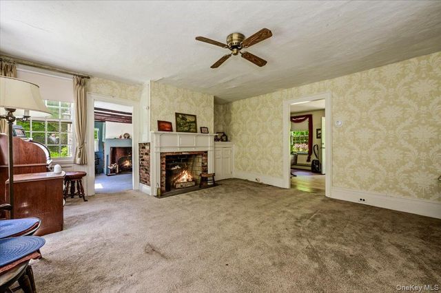 169 W Rogues Path, Huntington, NY 11743
