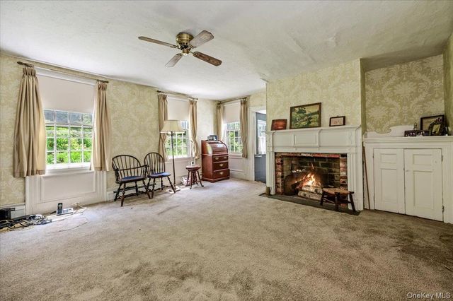 169 W Rogues Path, Huntington, NY 11743