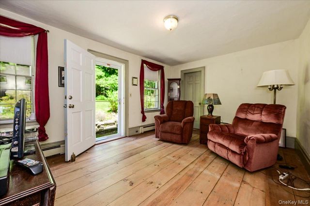 169 W Rogues Path, Huntington, NY 11743
