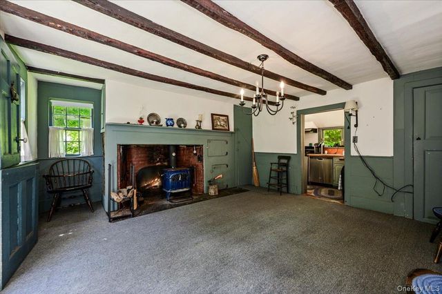 169 W Rogues Path, Huntington, NY 11743