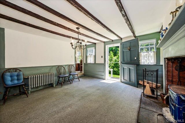 169 W Rogues Path, Huntington, NY 11743