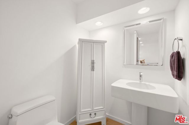2641 Rinconia Drive, Los Angeles, CA 90068