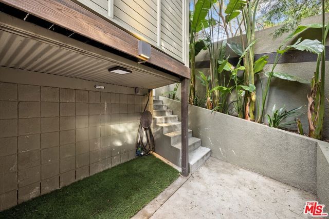2641 Rinconia Drive, Los Angeles, CA 90068
