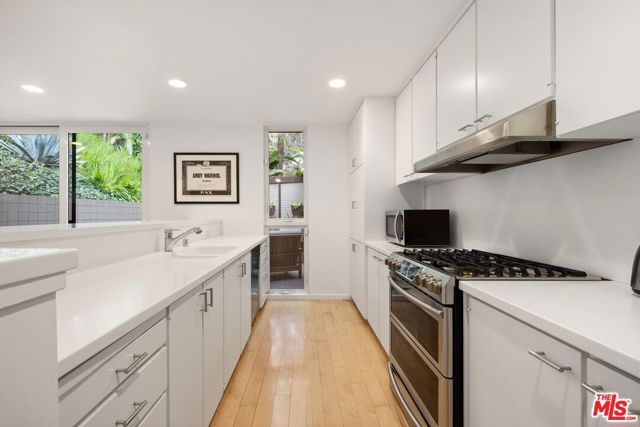 2641 Rinconia Drive, Los Angeles, CA 90068