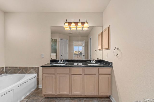 22302 Verde Knoll, San Antonio, TX 78258